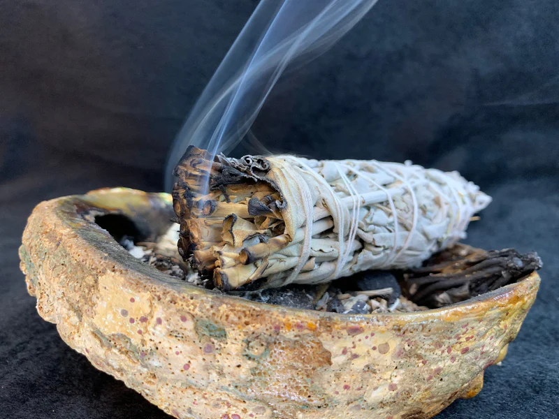 Vinoraa Smudging